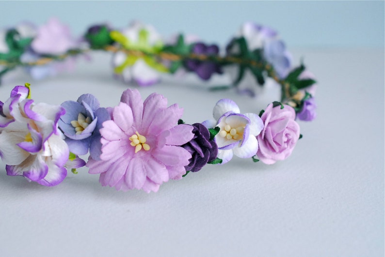 Lila Papierblumenkrone, handgefertigter Haarschmuck, verstellbare Größe, 18 cm Durchmesser