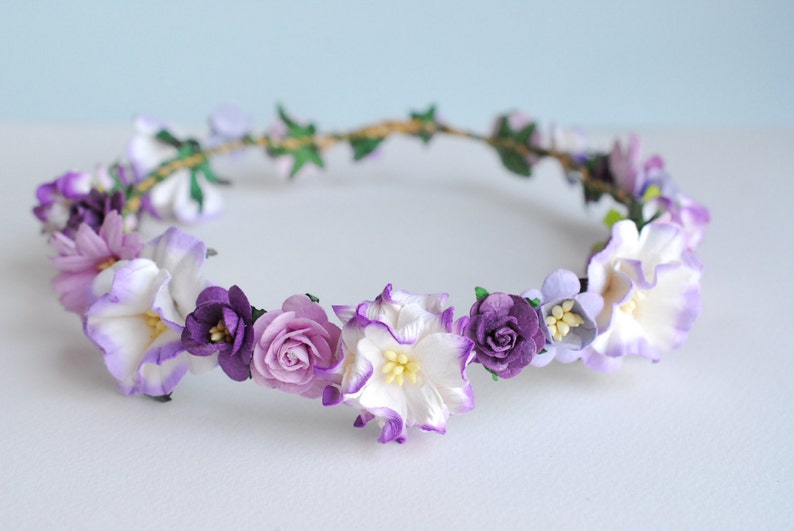 Lila Papierblumenkrone, handgefertigter Haarschmuck, verstellbare Größe, 18 cm Durchmesser
