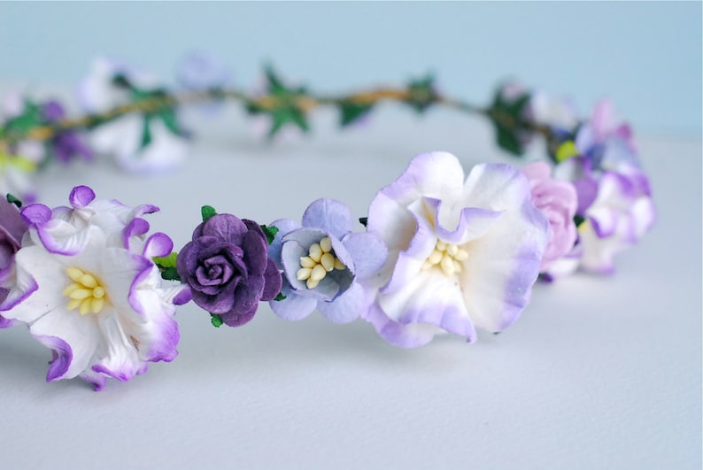 Lila Papierblumenkrone, handgefertigter Haarschmuck, verstellbare Größe, 18 cm Durchmesser