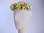 Haarreif aus Papierblumen, pastellgrüne und orangefarbene Hochzeitskrone