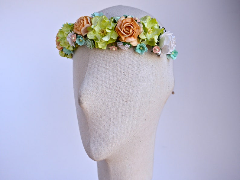 Haarreif aus Papierblumen, pastellgrüne und orangefarbene Hochzeitskrone