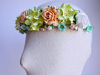 Haarreif aus Papierblumen, pastellgrüne und orangefarbene Hochzeitskrone