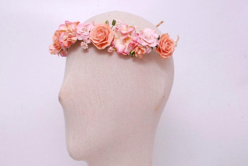 Haarband aus Papierblumen mit Pfirsichrose als Haaraccessoire für Hochzeitsfeiern