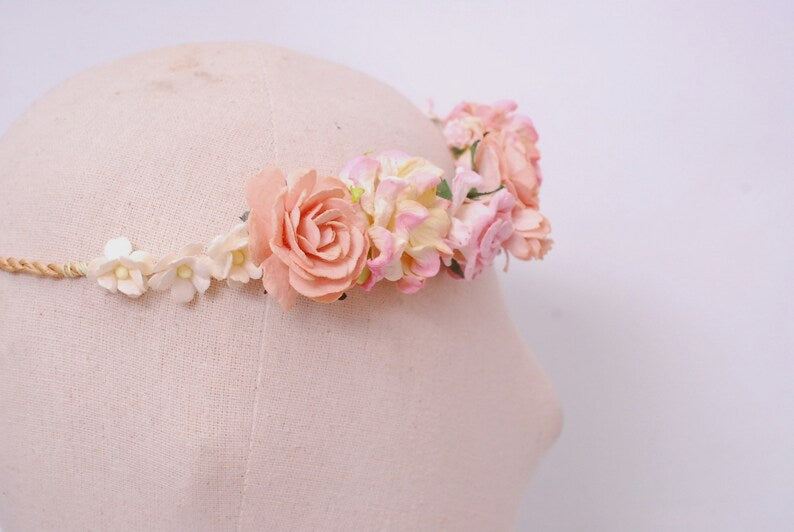 Haarband aus Papierblumen mit Pfirsichrose als Haaraccessoire für Hochzeitsfeiern