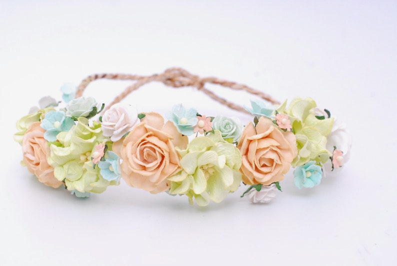 Haarreif aus Papierblumen, pastellgrüne und orangefarbene Hochzeitskrone