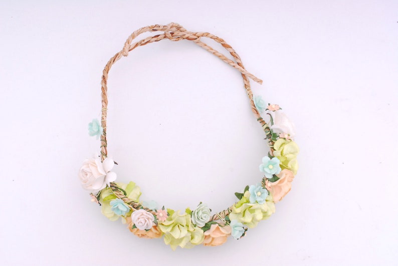 Haarreif aus Papierblumen, pastellgrüne und orangefarbene Hochzeitskrone