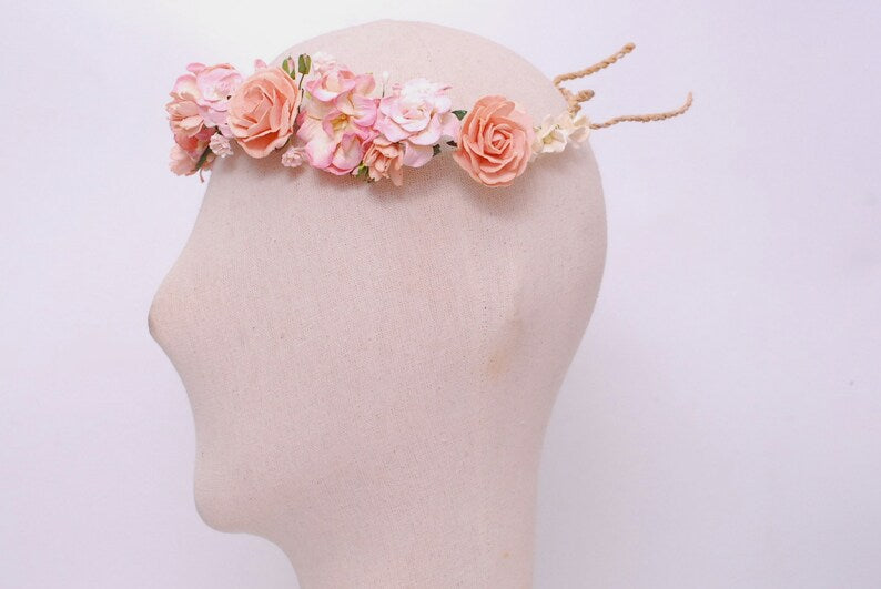 Haarband aus Papierblumen mit Pfirsichrose als Haaraccessoire für Hochzeitsfeiern