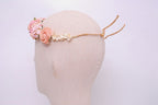 Haarband aus Papierblumen mit Pfirsichrose als Haaraccessoire für Hochzeitsfeiern