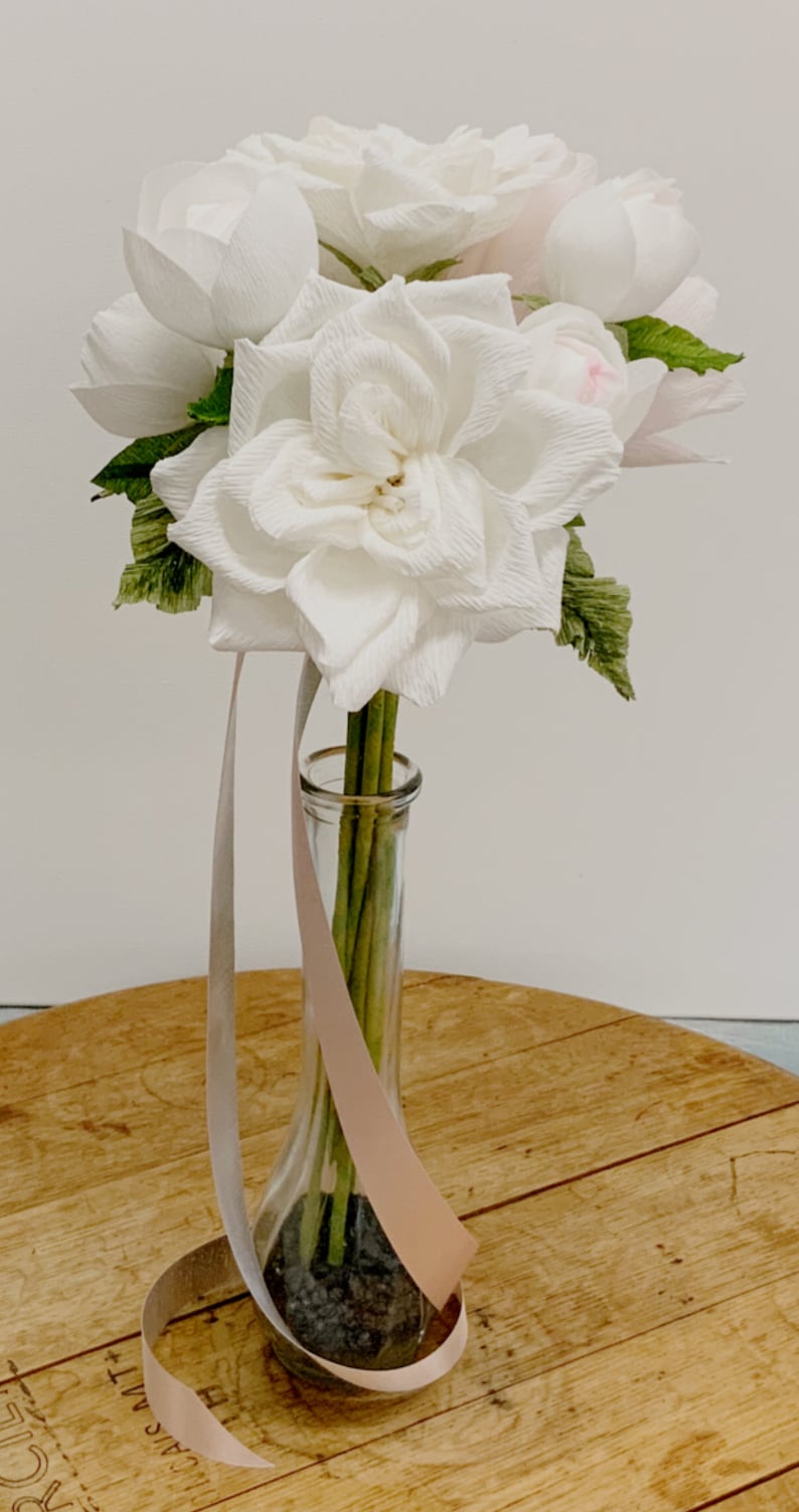 Pfingstrosen-Rosen-Brautstrauß aus Krepppapier, Boho-Stil, 25 Zoll, Rosa und Weiß