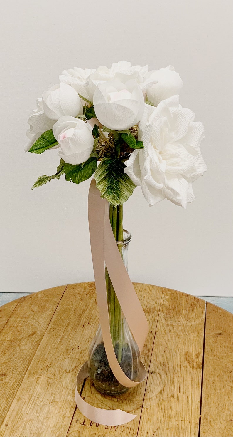 Pfingstrosen-Rosen-Brautstrauß aus Krepppapier, Boho-Stil, 25 Zoll, Rosa und Weiß