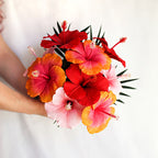 Hibiskus Papierblumen, tropischer Kreppstrauß für Strandhochzeit, Sommerdeko