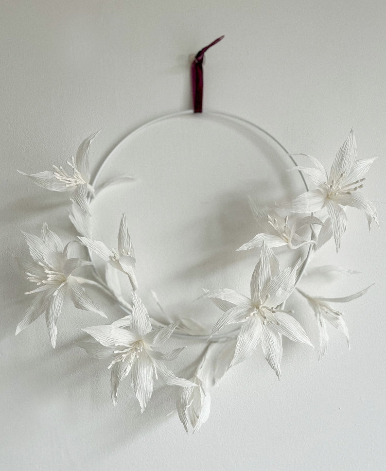 Krepppapier Blumenkranz Handgemachte Blumendekoration 32 cm