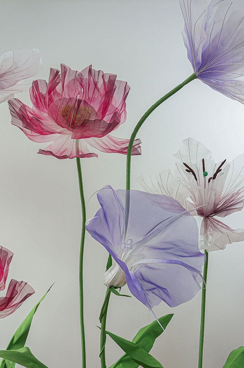 Übergroße Mohnblumen und Narzissen Organza Blumen Hintergrund Deko mit Beleuchtung, Frühlingsdekoration