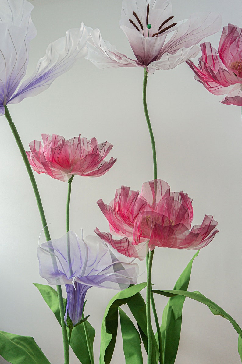 Übergroße Mohnblumen und Narzissen Organza Blumen Hintergrund Deko mit Beleuchtung, Frühlingsdekoration