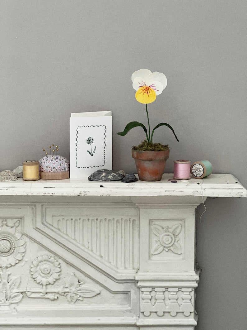 Stiefmütterchen aus Krepp-Papier in Terrakotta-Topf, 20 cm