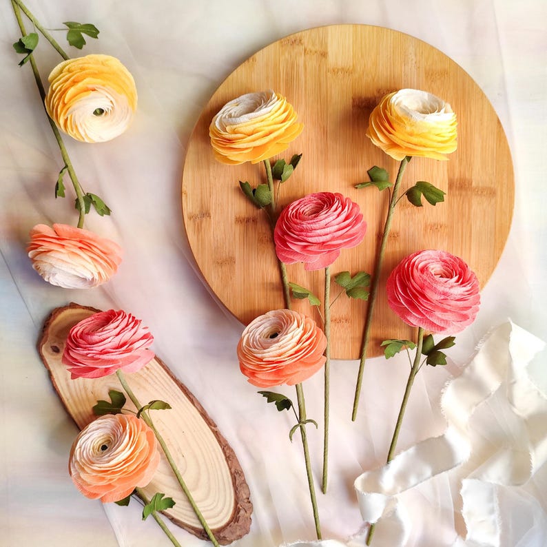 Ranunkel Blumenstrauß aus Krepppapier, Frühlingsdekoration, 30 cm, 3-12 Blumen, Handgefertigt