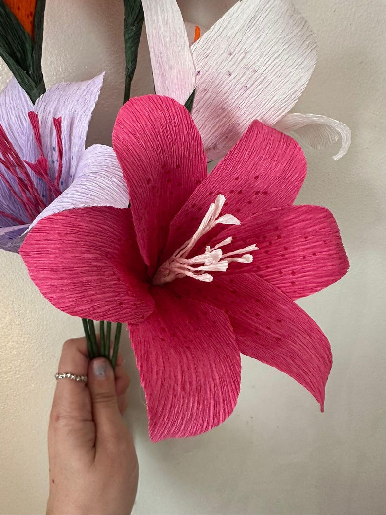 Krepppapier Lilie | Handgefertigte botanische Blume, Ewiger Blumenstrauß, Hochzeits-Geschenk