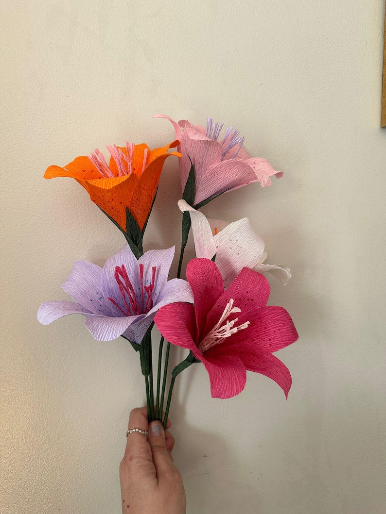 Krepppapier Lilie | Handgefertigte botanische Blume, Ewiger Blumenstrauß, Hochzeits-Geschenk