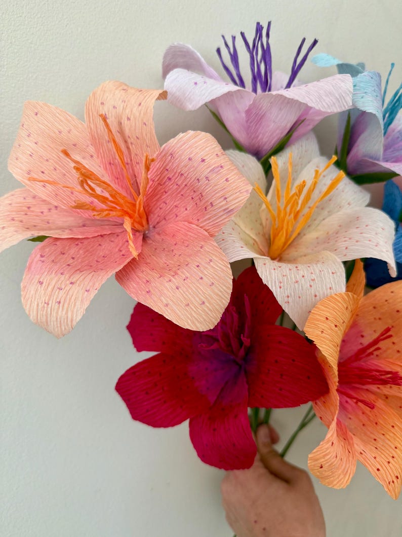 Krepppapier Lilie | Handgefertigte botanische Blume, Ewiger Blumenstrauß, Hochzeits-Geschenk