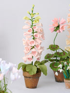 Handgemachter Crepe Paper Fingerhut im Terrakotta Blumentopf