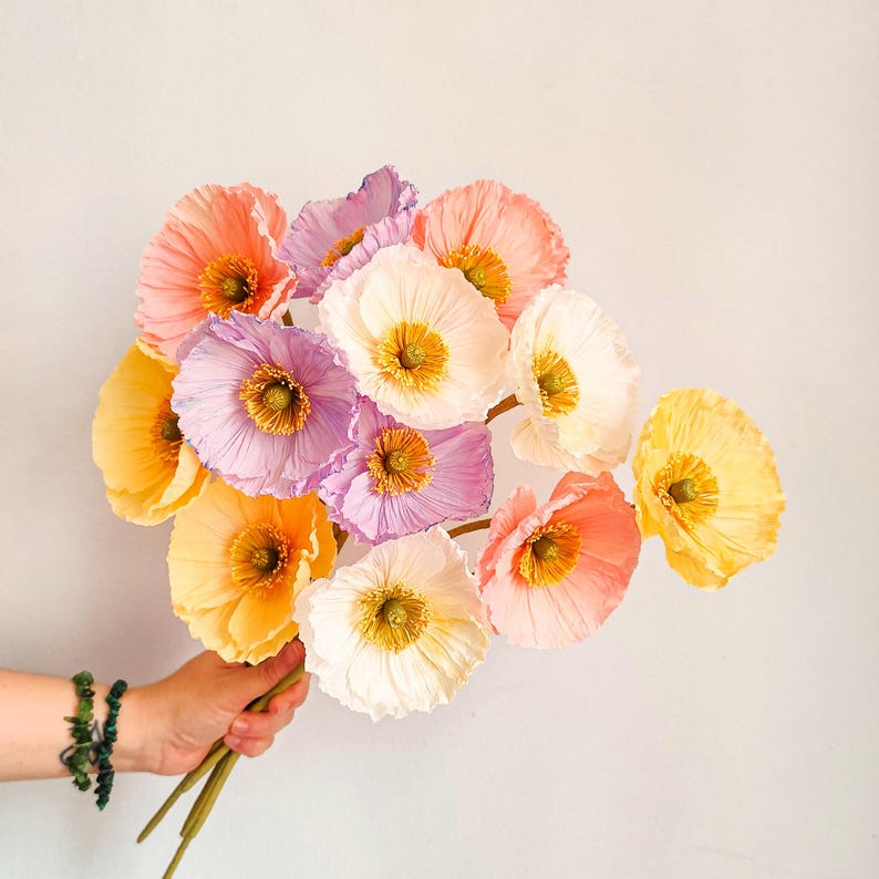 Isländische Mohnblume aus Papier, pastellfarbene Krepppapierblume