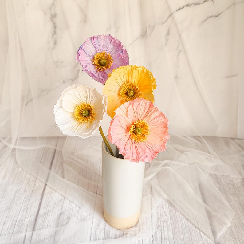 Isländische Mohnblume aus Papier, pastellfarbene Krepppapierblume
