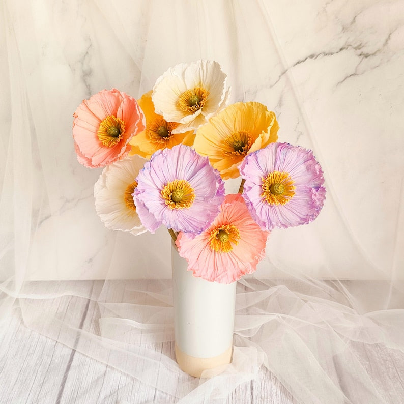 Isländische Mohnblume aus Papier, pastellfarbene Krepppapierblume