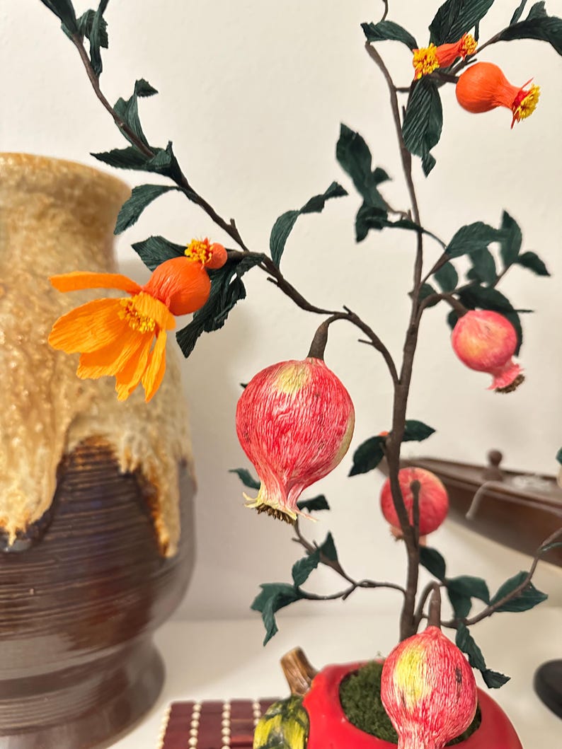 Granatapfelbaum aus Krepppapier mit Topf, Botanische Dekoration, 50 cm, Handgefertigt
