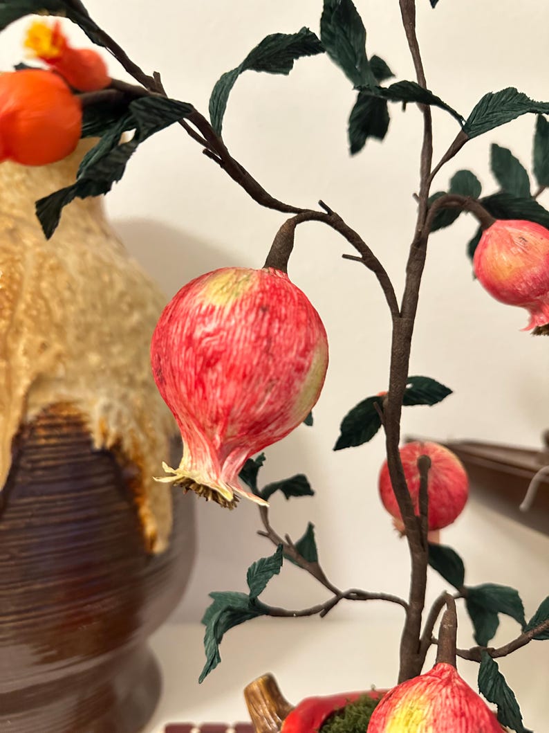 Granatapfelbaum aus Krepppapier mit Topf, Botanische Dekoration, 50 cm, Handgefertigt