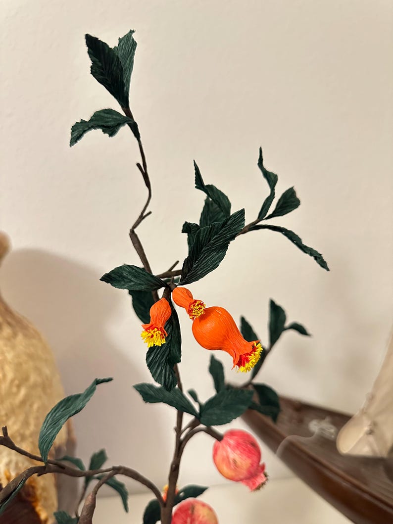 Granatapfelbaum aus Krepppapier mit Topf, Botanische Dekoration, 50 cm, Handgefertigt