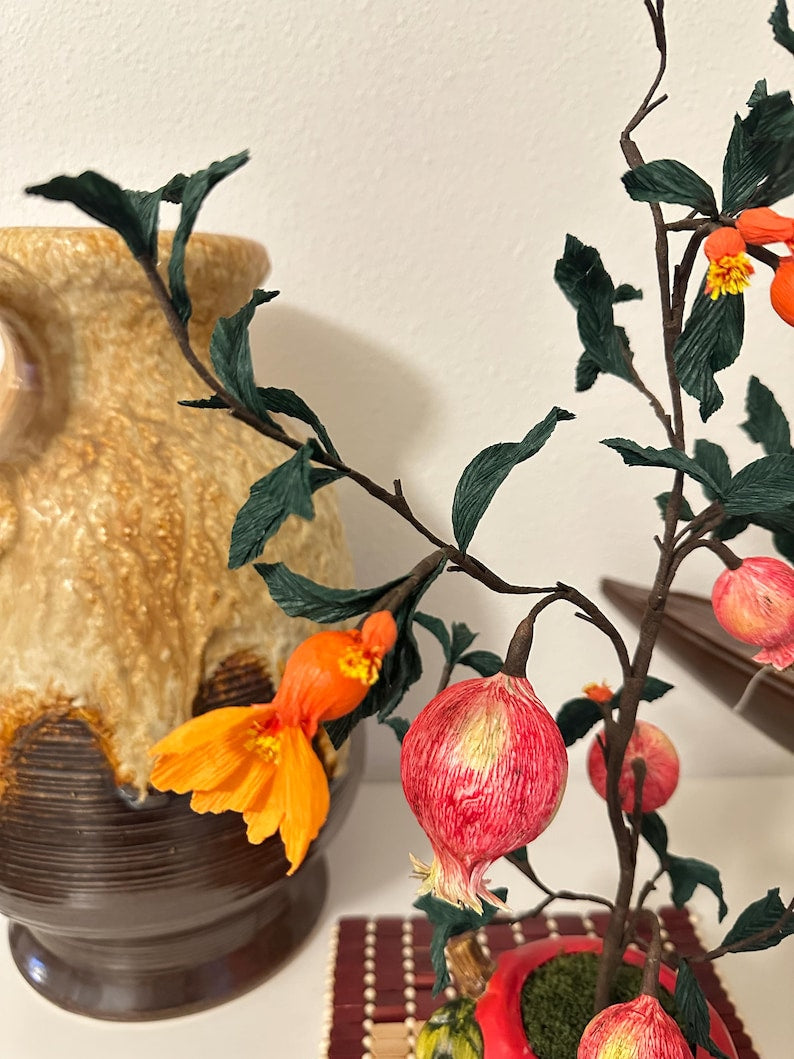 Granatapfelbaum aus Krepppapier mit Topf, Botanische Dekoration, 50 cm, Handgefertigt