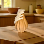 Moderne Skulpturvase mit umarmenden Händen, 21 cm, Premium PLA, zeitgenössisches Herzstück