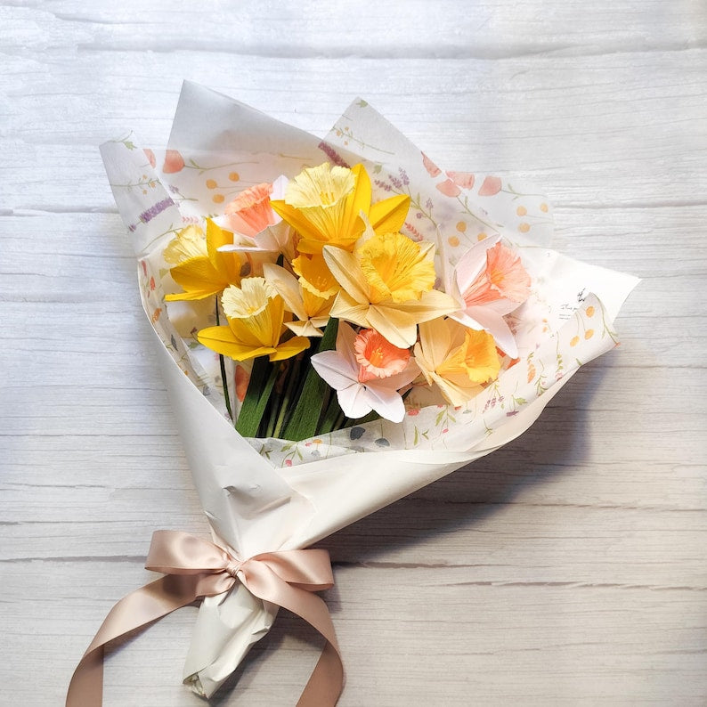 Krepppapier Narzissen realistische Papierblumen, Frühlingsstrauß handgemachte Blumen, Hochzeit Deko