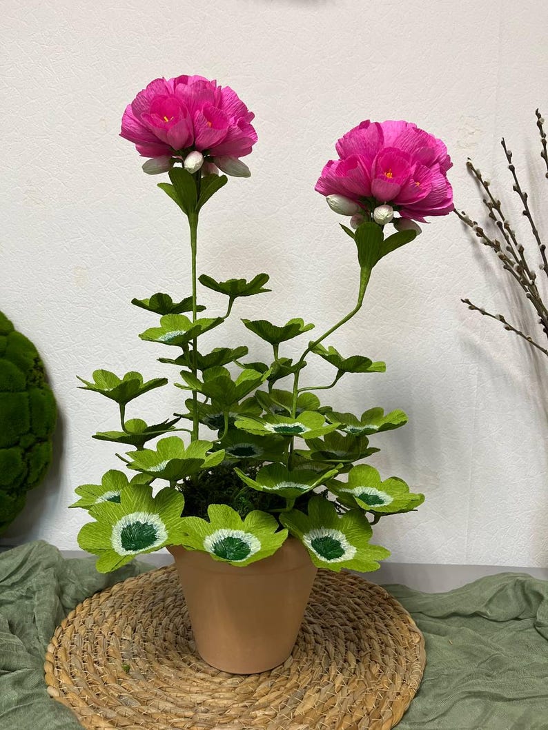 Papiergeranie Rosa Pflanzenskulptur Handbemalt 28cm Durchmesser 40cm Höhe