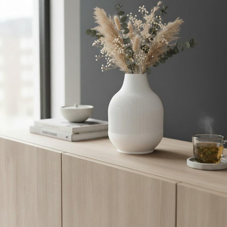 Moderne gerippte Vase Weiß – 3D-Druck Blumenvase für Trockenblumen und frische Blumen
