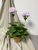 Papiergeranie Lavendel im Topf, Handgefertigte Blume, Ø 28 cm, Höhe 45 cm, Innen-Dekoration