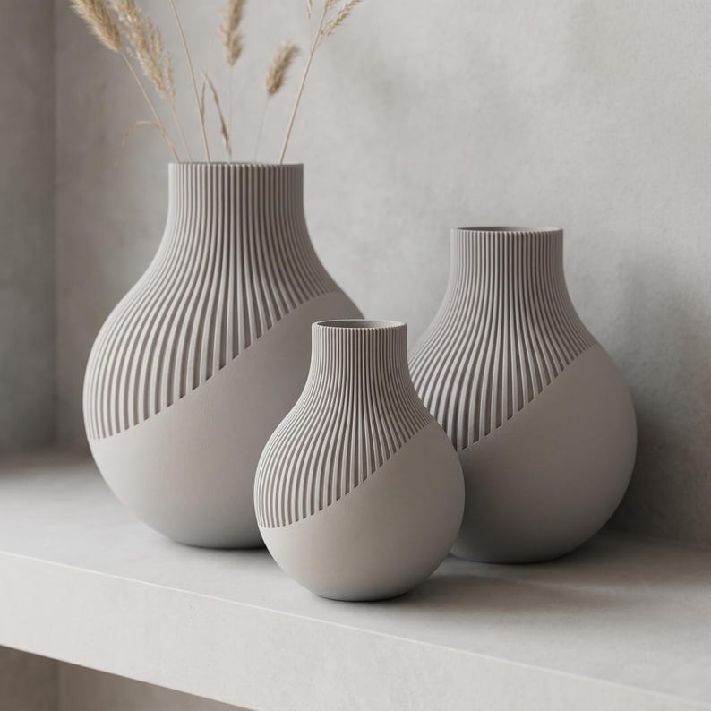 Bauchige Rillenvase mit Spiral-Twist – Neki Edge, für Trockenblumen, 3D-Druck, Mattschwarz