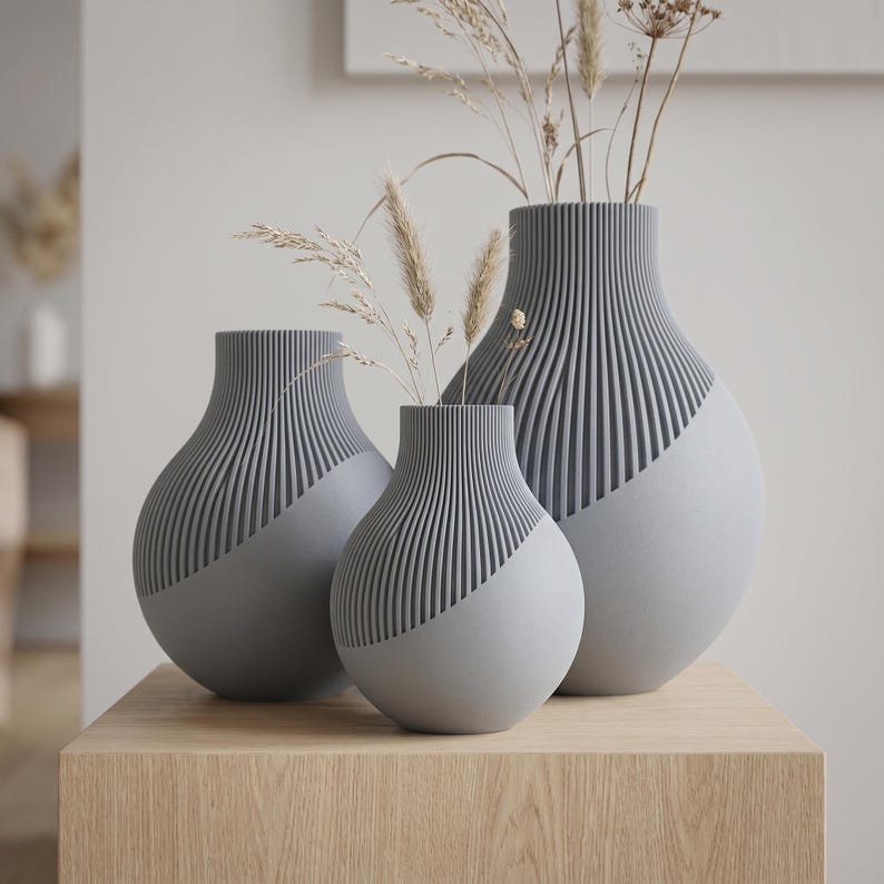 Bauchige Rillenvase mit Spiral-Twist – Neki Edge, für Trockenblumen, 3D-Druck, Mattschwarz