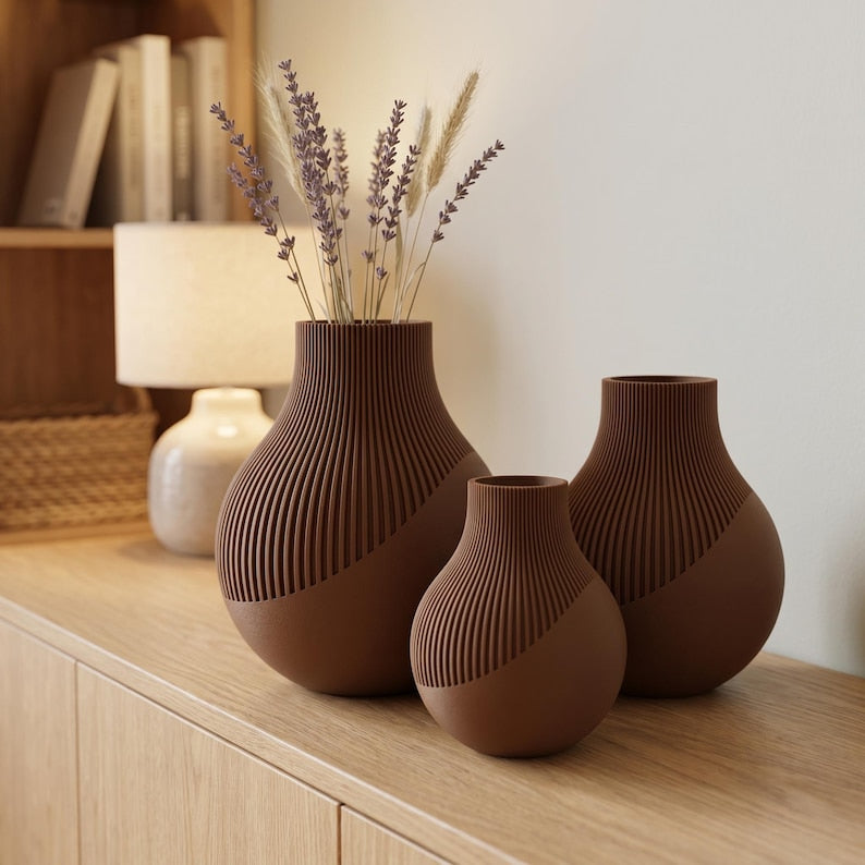 Bauchige Rillenvase mit Spiral-Twist – Neki Edge, für Trockenblumen, 3D-Druck, Mattschwarz