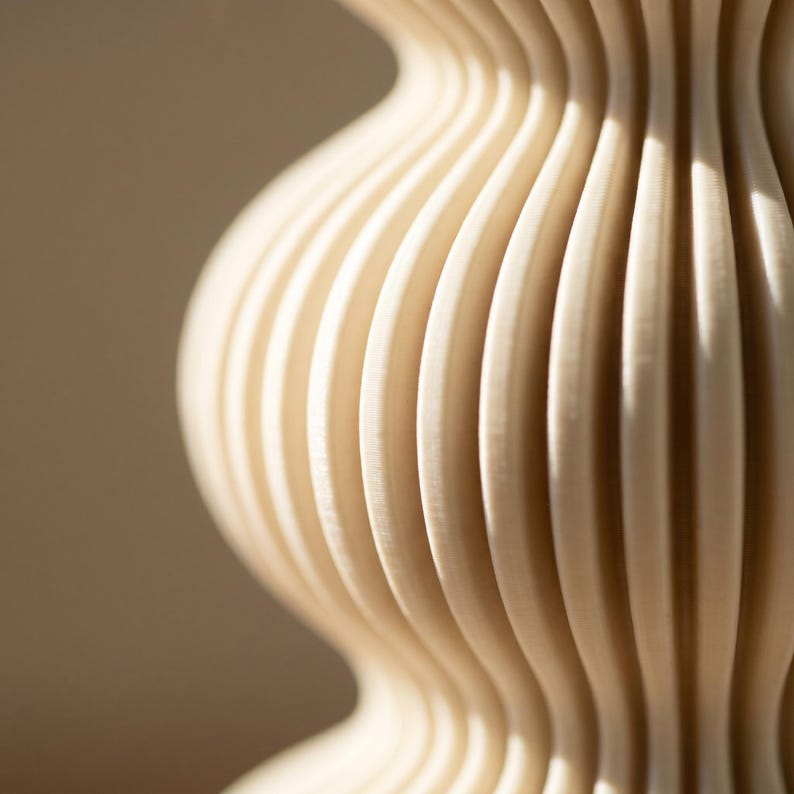 Rippenvasen-Skulptur in 5 Größen | Schlanke Nordic Vase für Trockenblumen | 3D-Druck, Matter Look