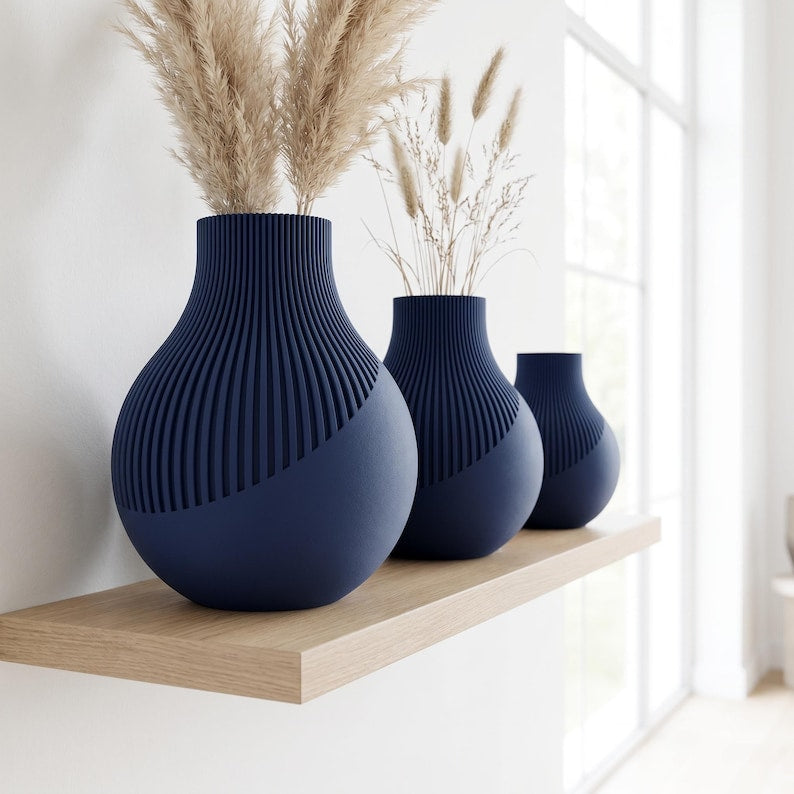 Bauchige Rillenvase mit Spiral-Twist – Neki Edge, für Trockenblumen, 3D-Druck, Mattschwarz