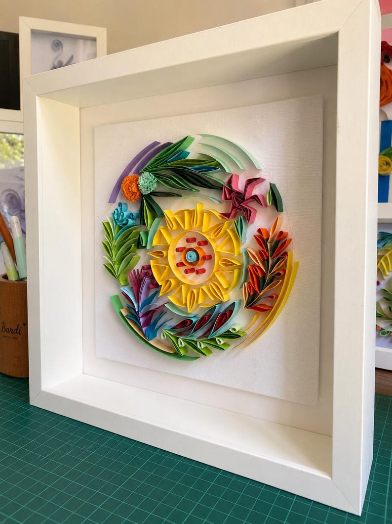 Wanddekoration aus Papierquilling, Botanischer Schattenkasten, Moderne Florale Kunst