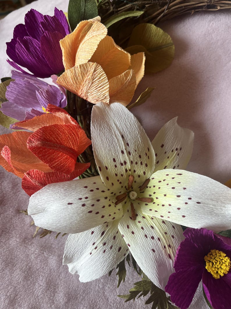 Krepppapier Blumenkranz, botanische Wanddekoration, farbenfroh, 35-38 cm