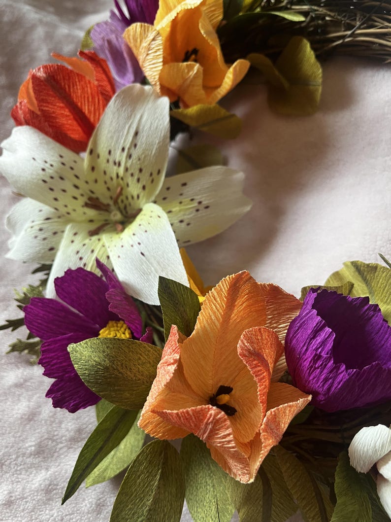 Krepppapier Blumenkranz, botanische Wanddekoration, farbenfroh, 35-38 cm
