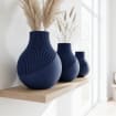 Bauchige Rillenvase mit Spiral-Twist – Neki Edge, für Trockenblumen, 3D-Druck, Mattschwarz
